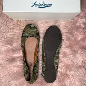 Size 8M Camo Printed Suede Flats by Lucky Brand